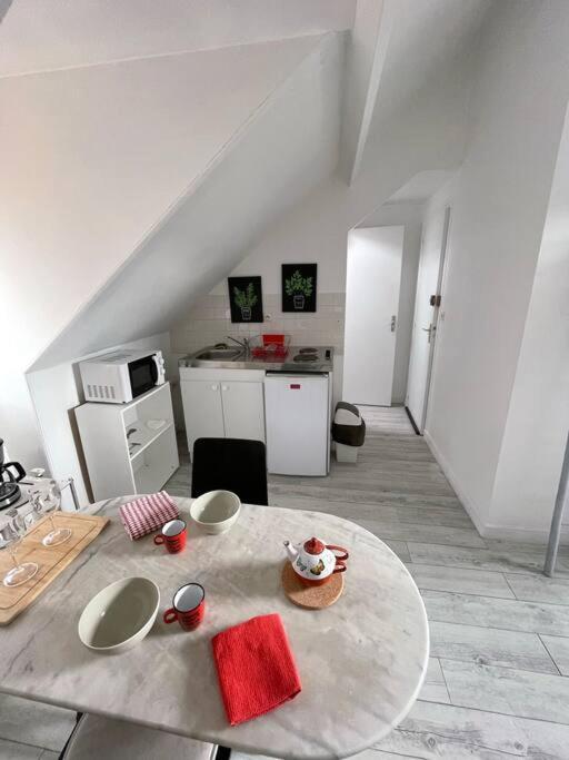 Le Cocon rouge - studio en plein centre historique Lamballe Extérieur photo