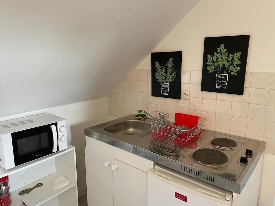Le Cocon rouge - studio en plein centre historique Lamballe Extérieur photo