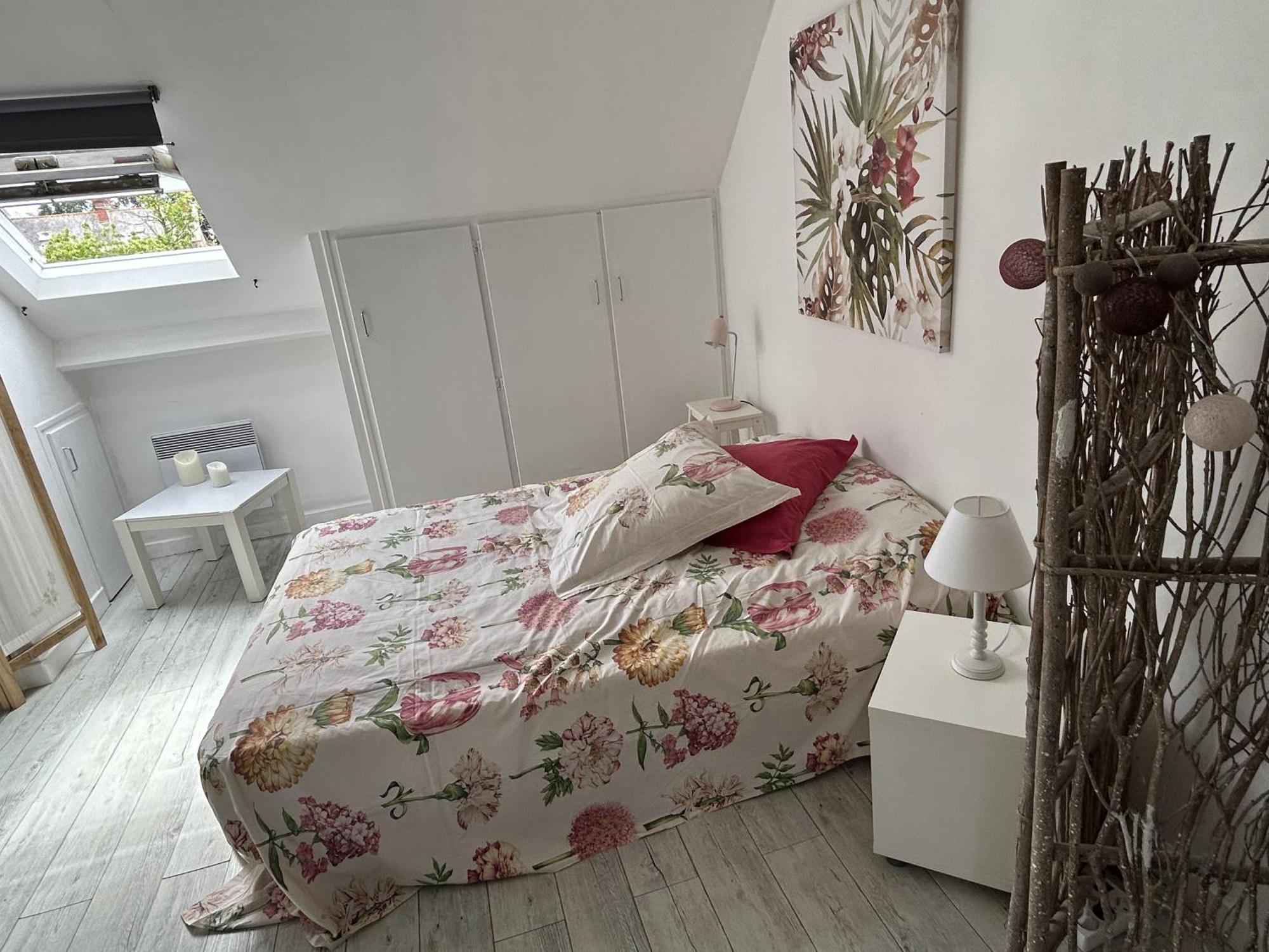 Le Cocon rouge - studio en plein centre historique Lamballe Extérieur photo
