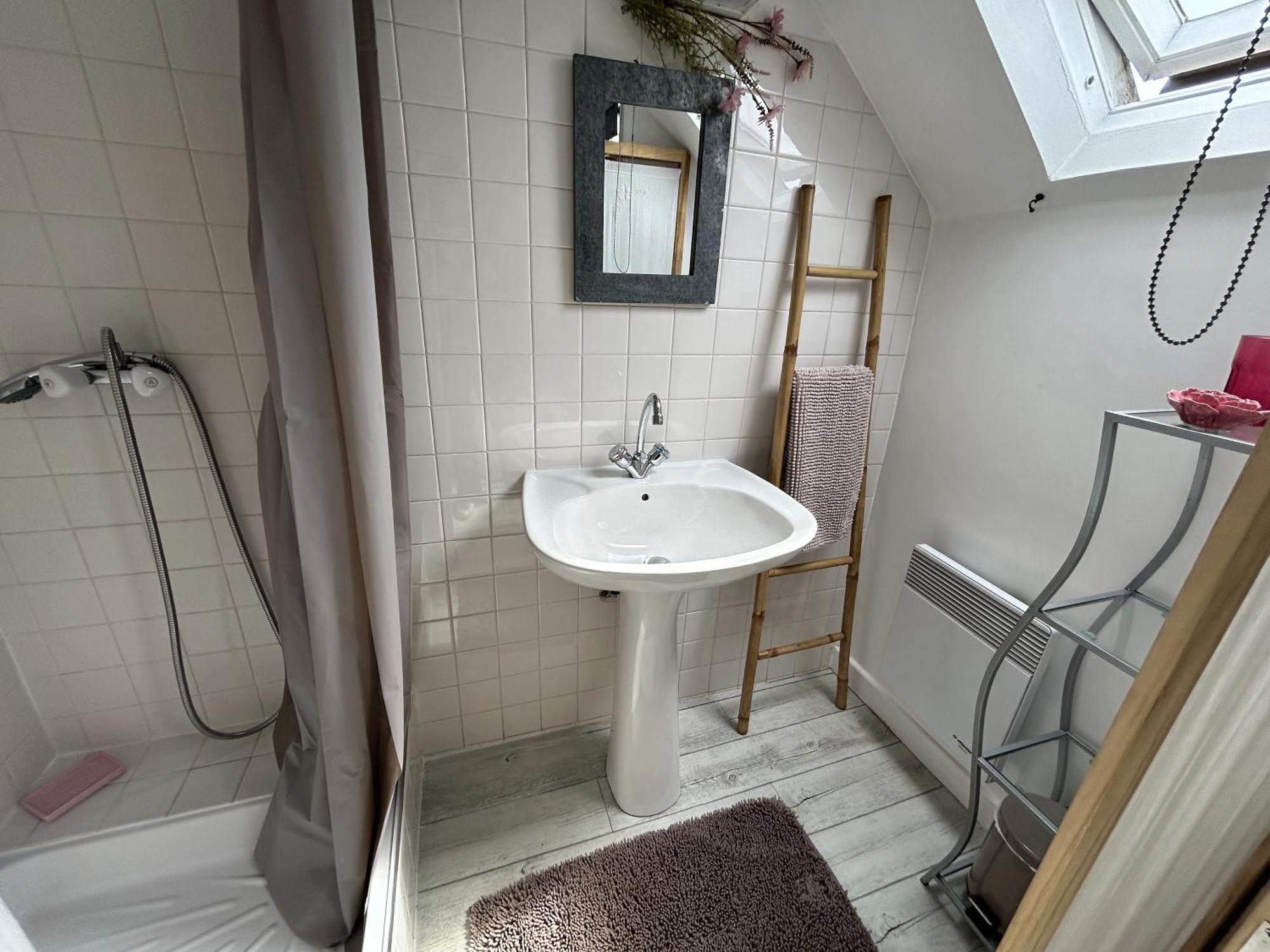 Le Cocon rouge - studio en plein centre historique Lamballe Extérieur photo